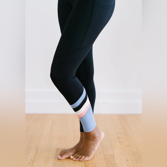 NWOT Maven Thread Hype Leggings - Sunrise 🩵🩷 - Picture 4 of 5